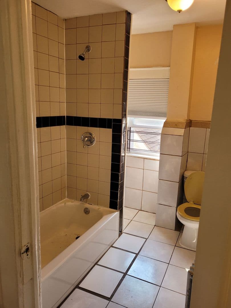 Newark Apartment: 199 Custer Ave