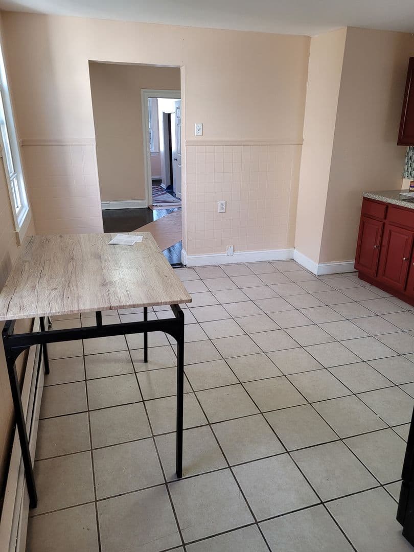 Newark Apartment: 90 Cutler St