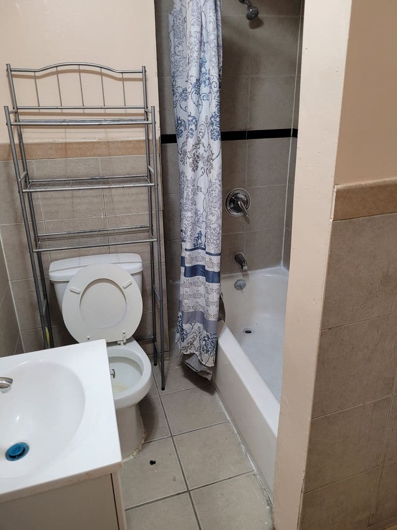 Newark Apartment: 90 Cutler St
