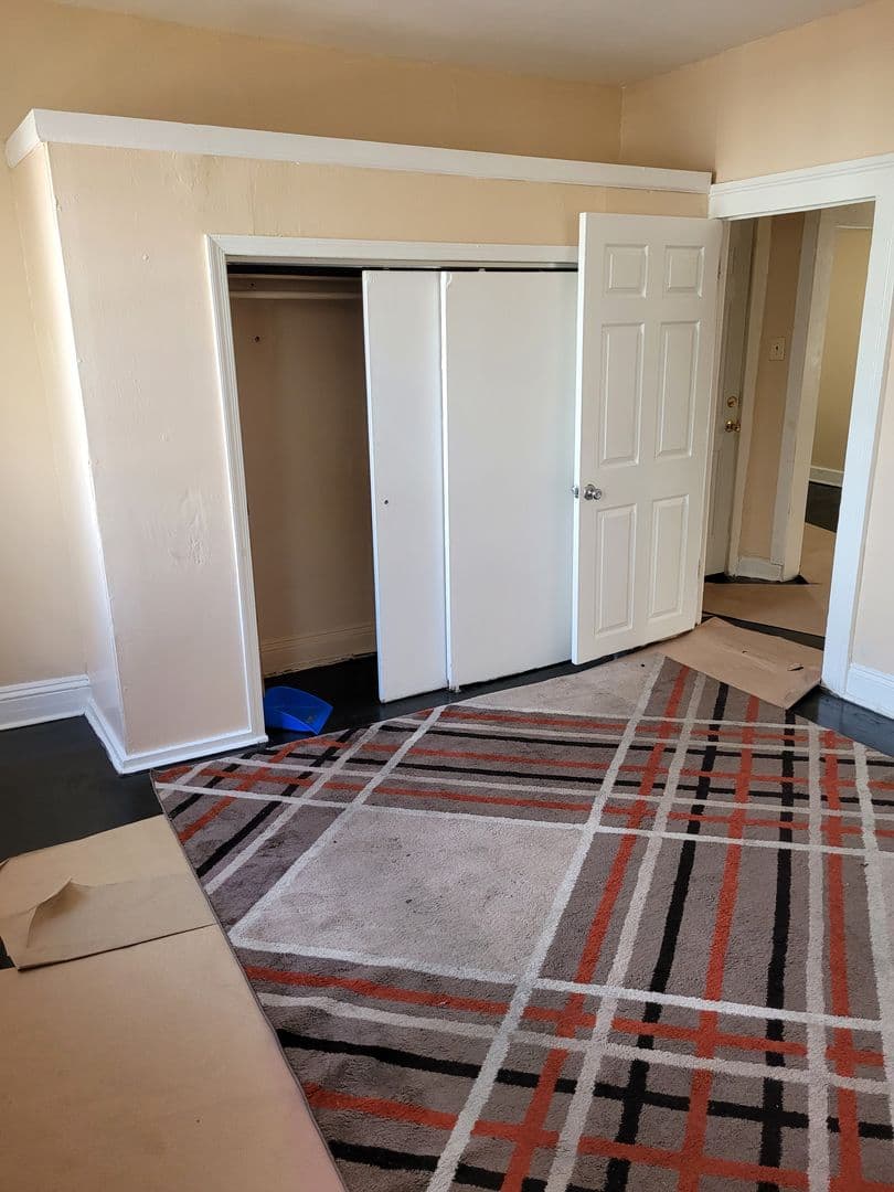 Newark Apartment: 90 Cutler St