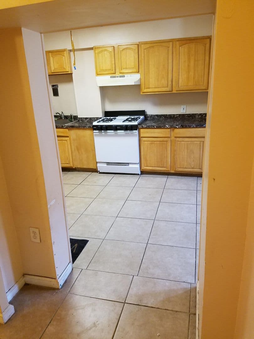 Newark House: 463 4th Ave