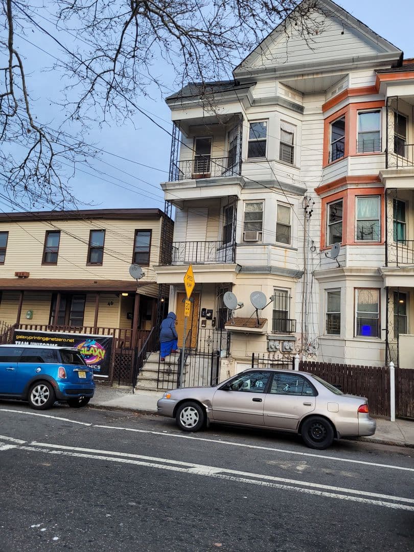 Newark Apartment: 48 MLK Blvd