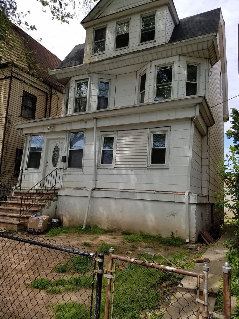 Newark House: 463 4th Ave