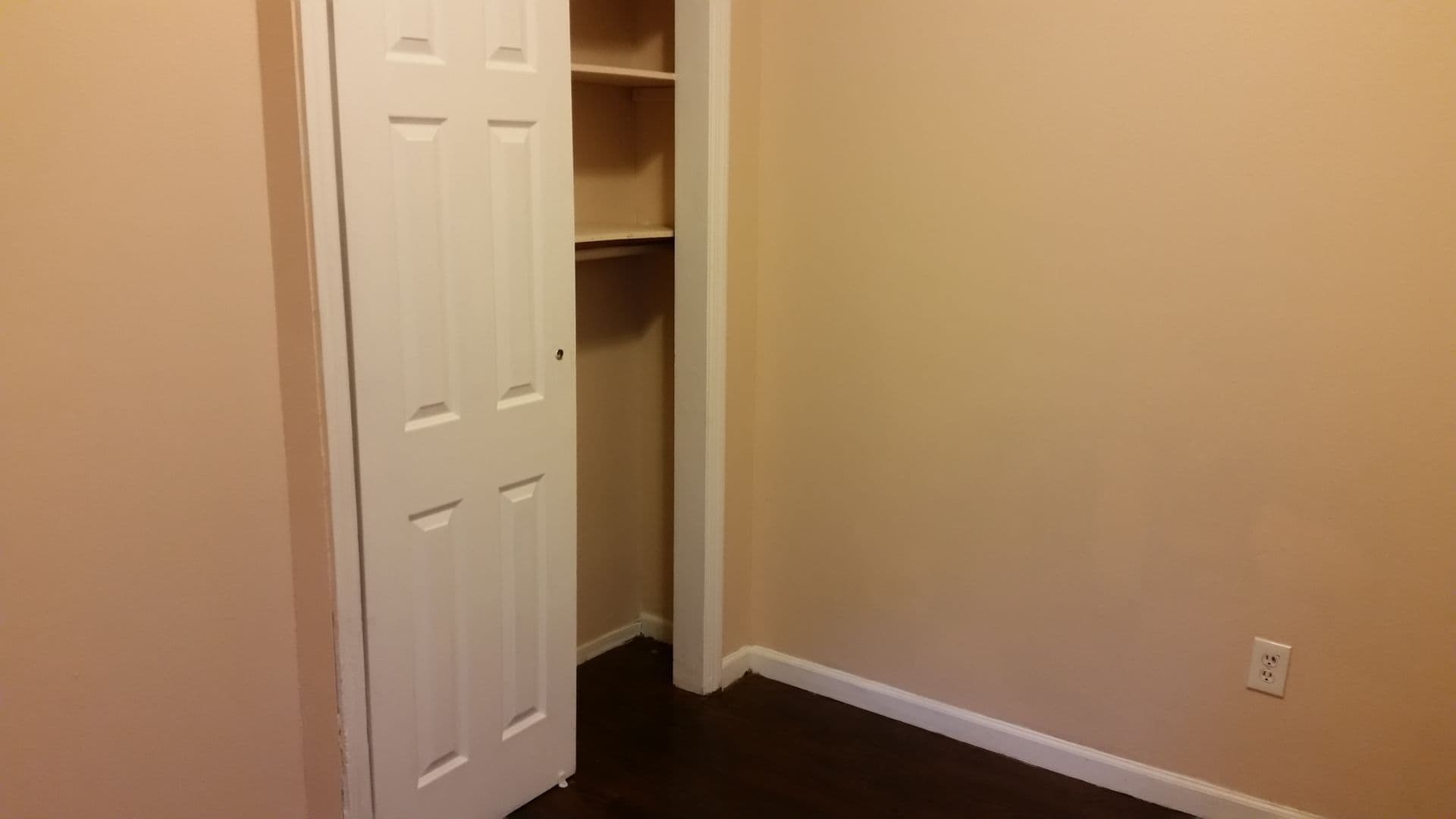 Newark Apartment: 243 N 11th St