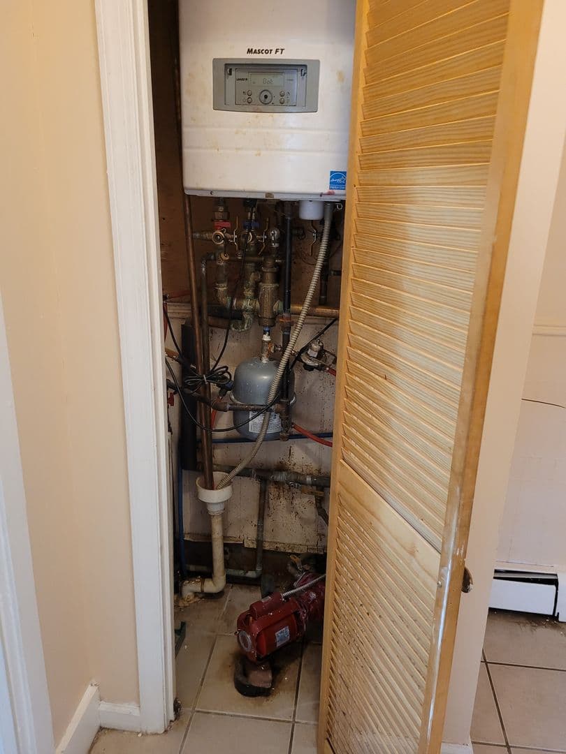 Newark Apartment: 90 Cutler St