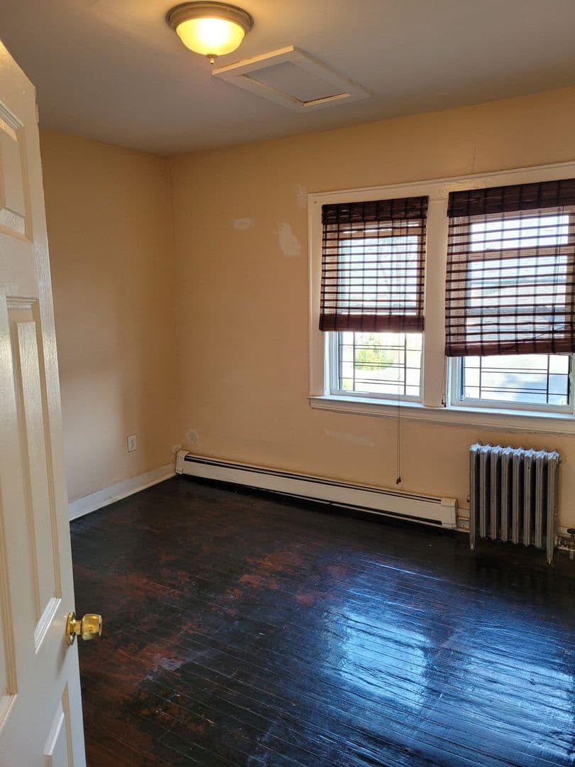 Newark Apartment: 199 Custer Ave