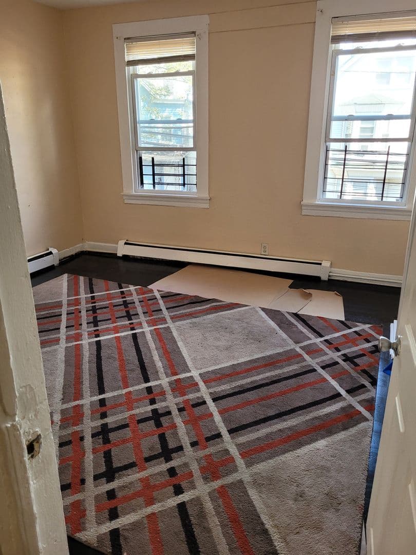Newark Apartment: 90 Cutler St