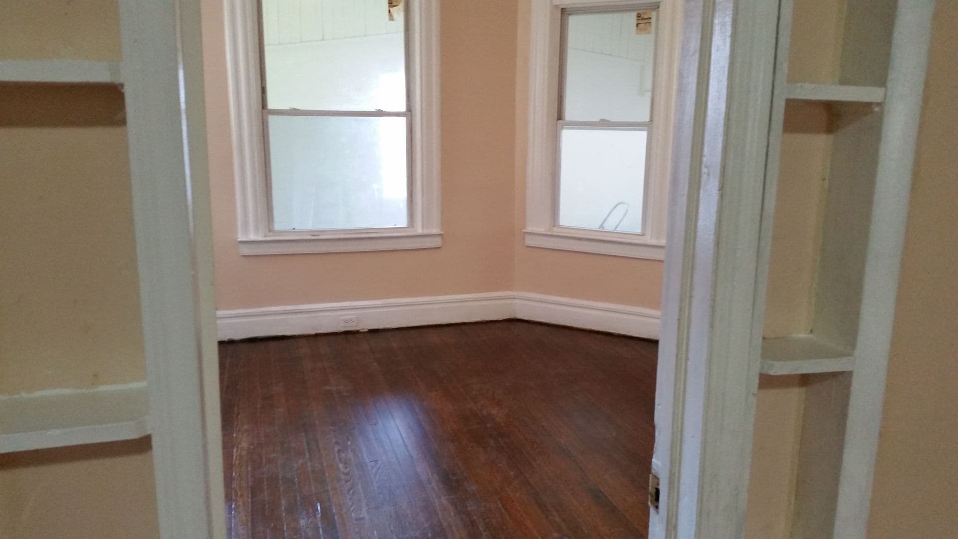 Newark Apartment: 243 N 11th St