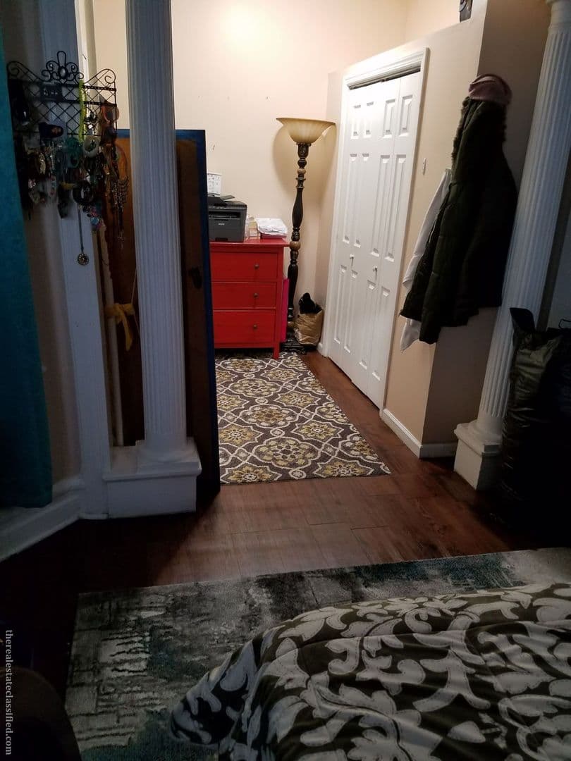 Newark Apartment: 33 Springdale Ave