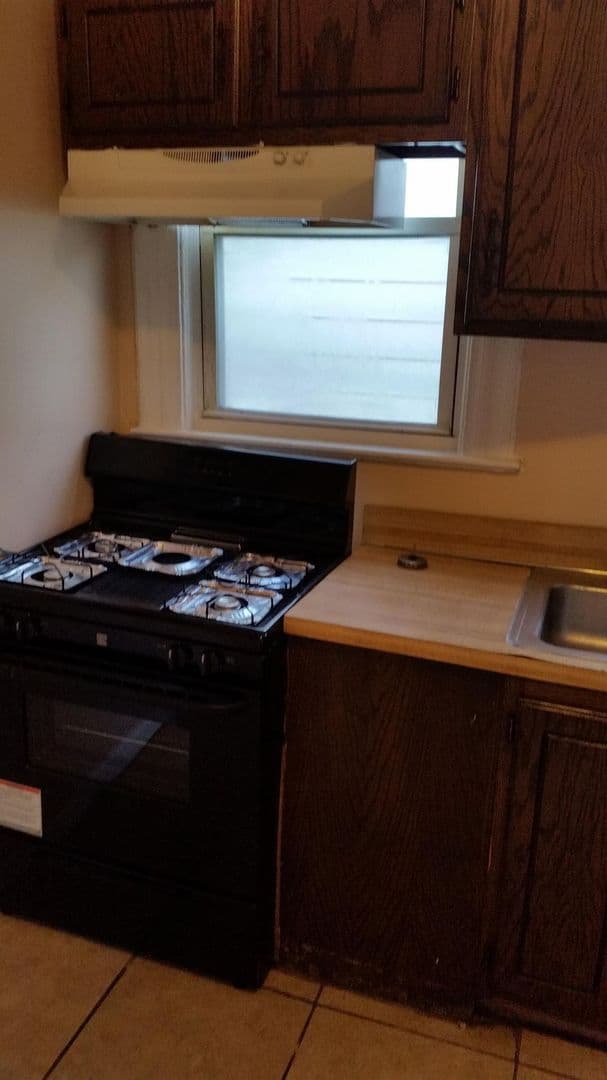 Newark Apartment: 243 N 11th St
