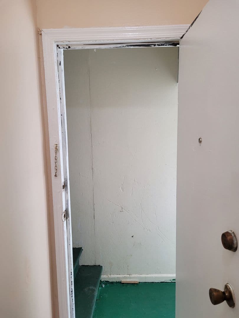 Newark Apartment: 90 Cutler St