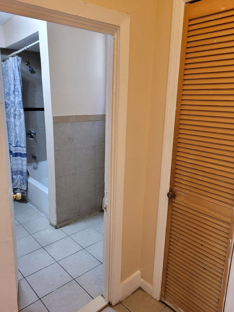 Newark Apartment: 90 Cutler St