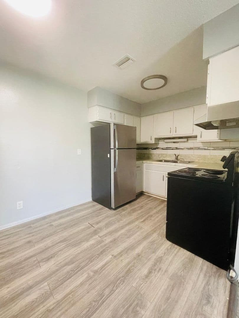 Pinellas Park Apartment: 4101 76th Ave N