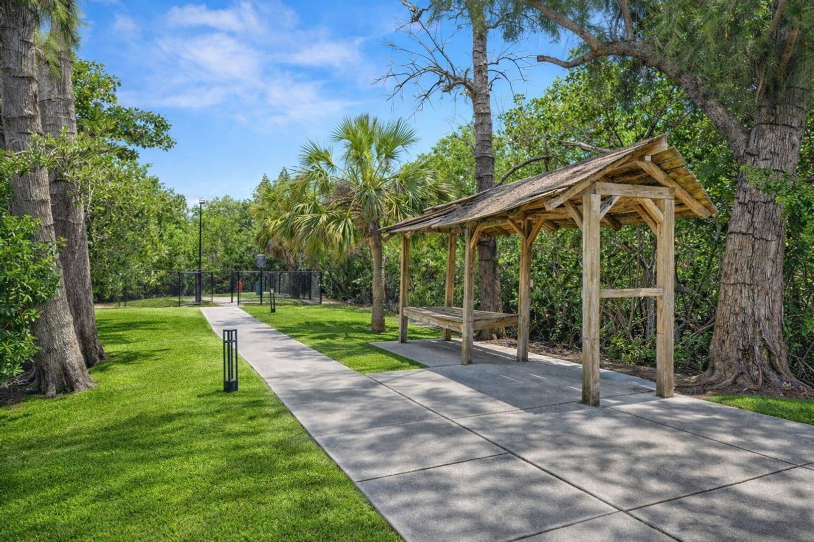 Seminole Apartment: 7525 83rd St N