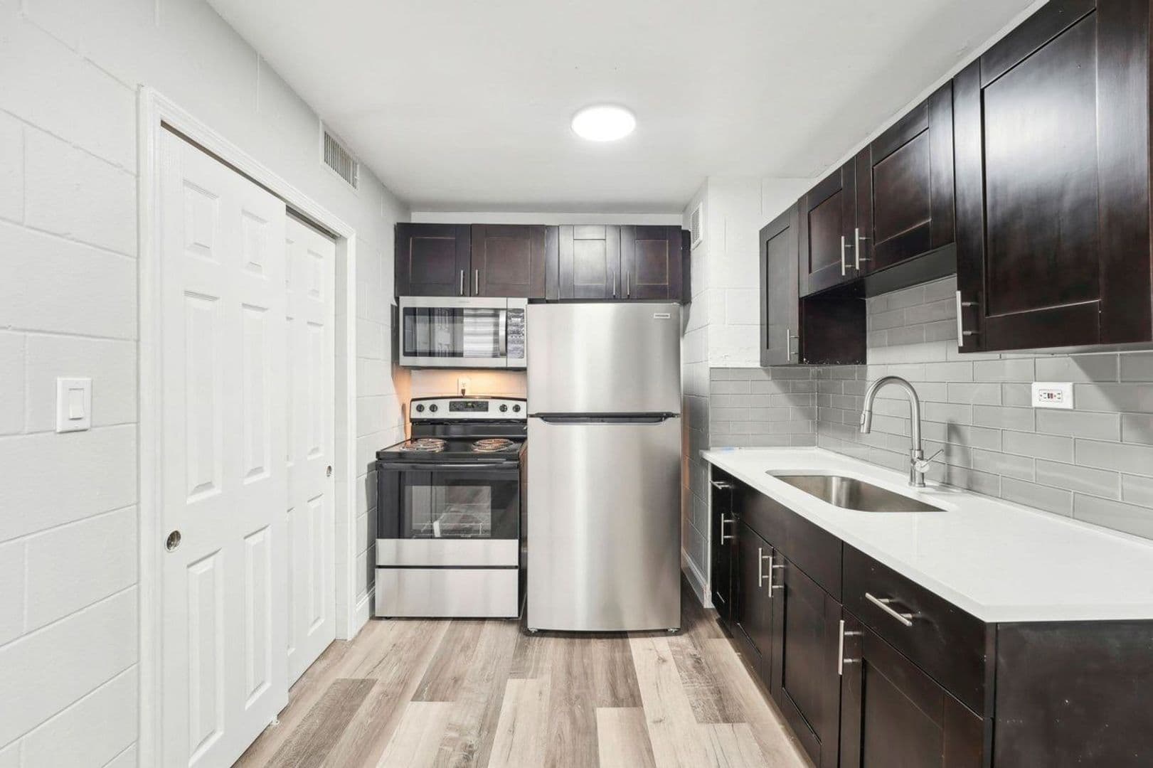 Tampa Apartment: 2006 N Oregon Unit 101