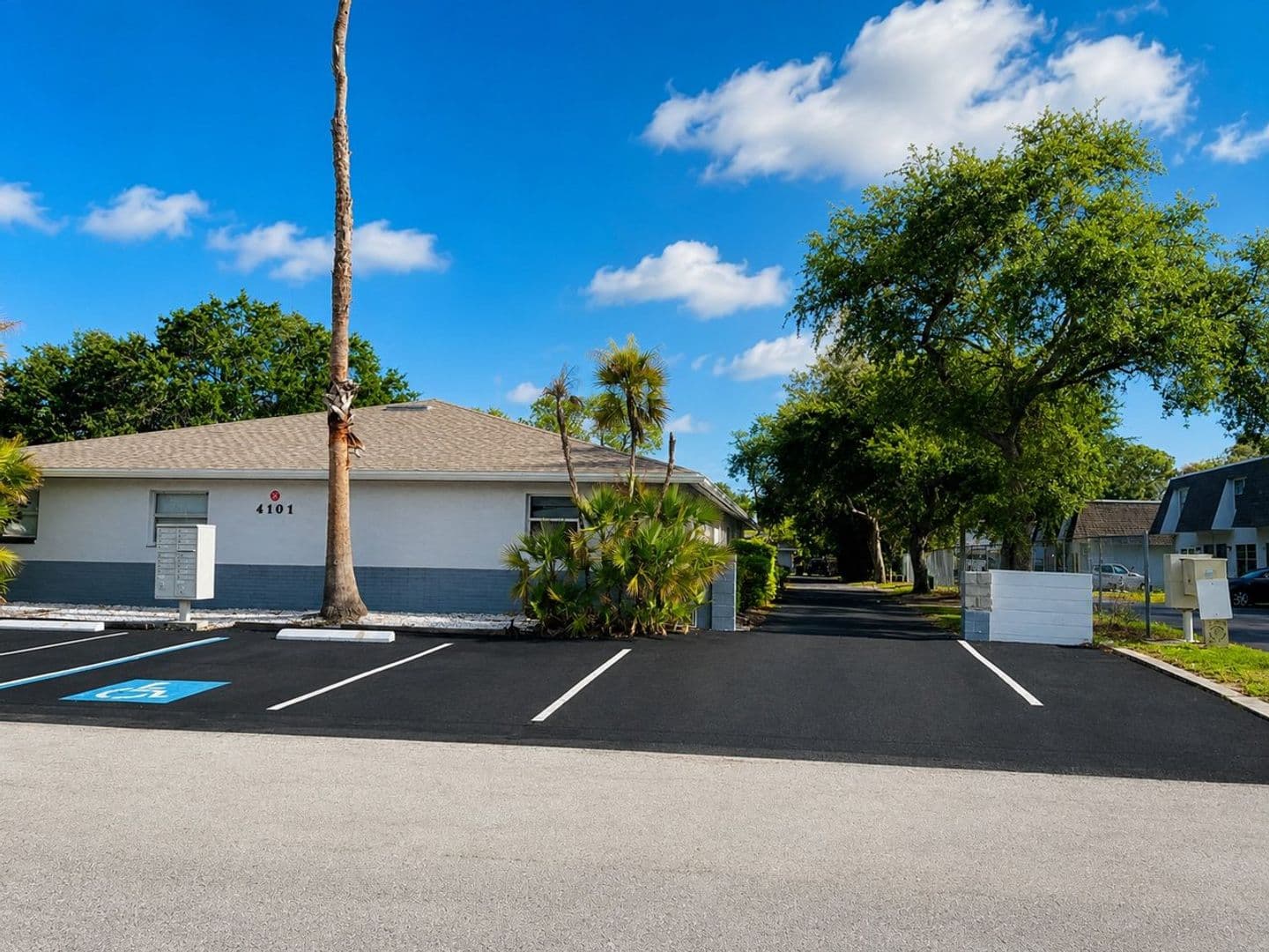 Pinellas Park Apartment: 4101 76th Ave N