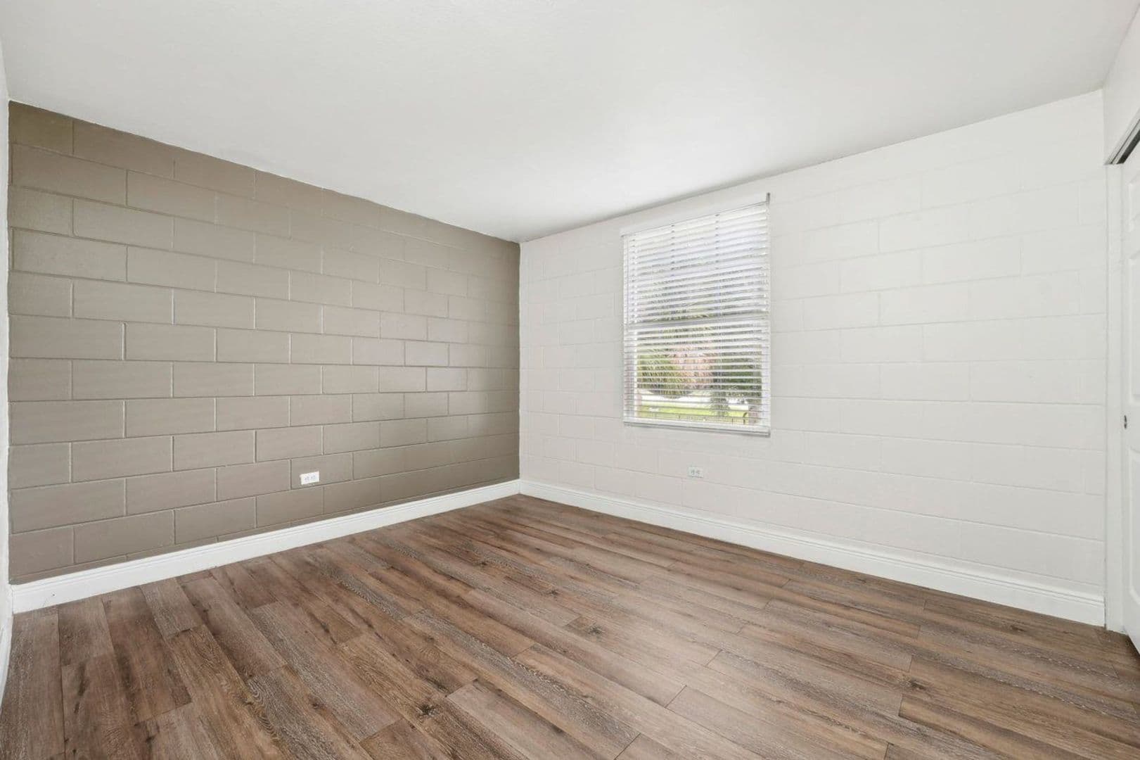 Tampa Apartment: 2006 N Oregon Unit 101