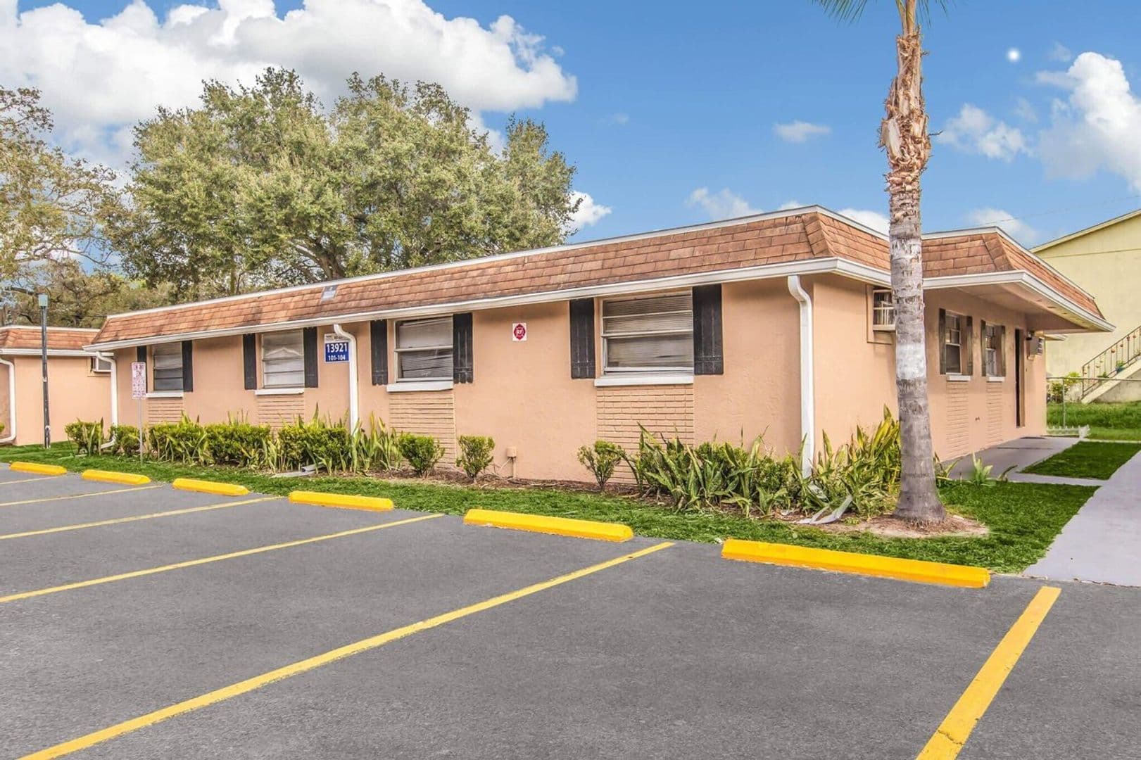 Tampa Apartment: 13911 N 19th St