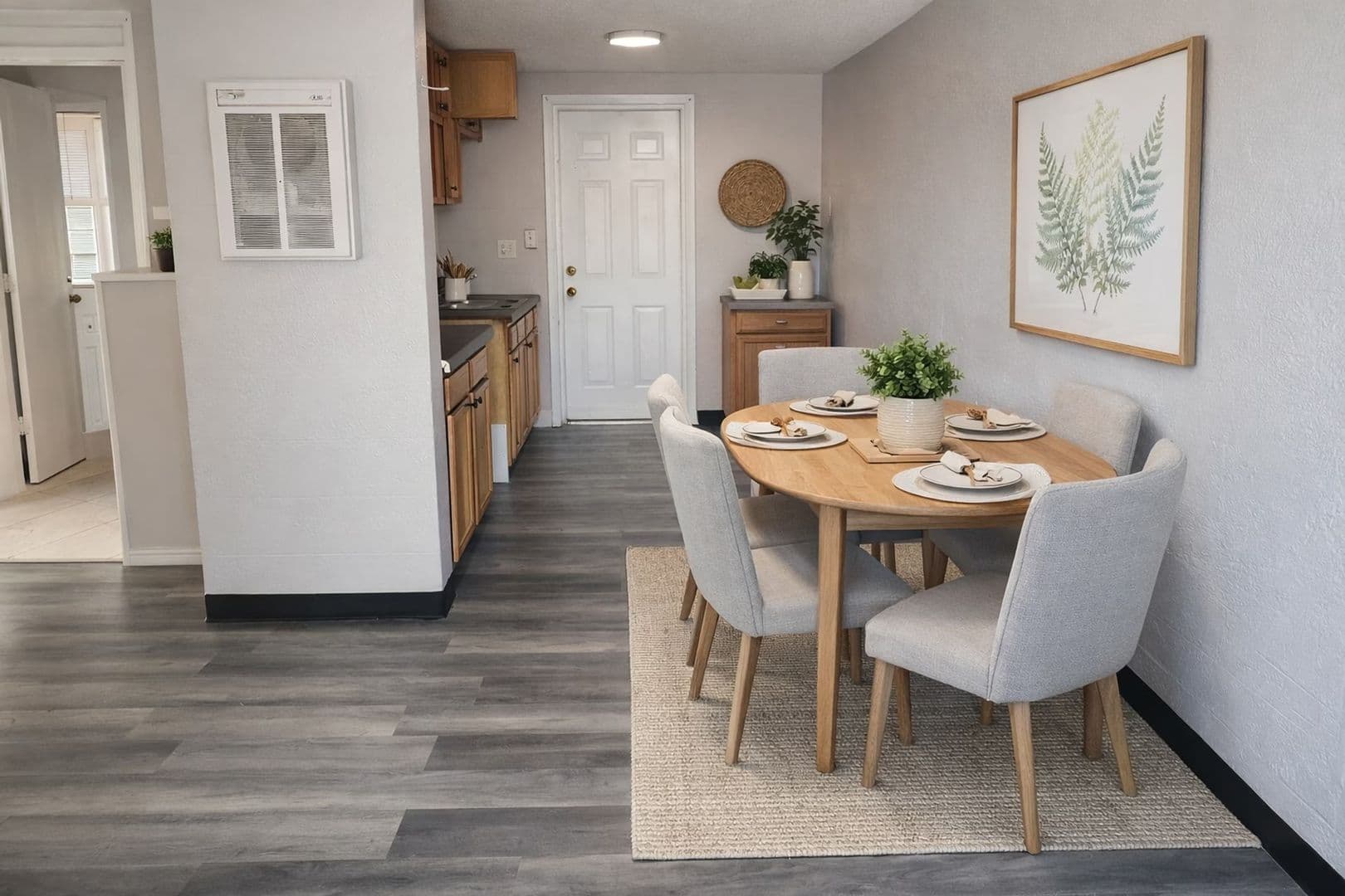 Palmetto Apartment: 900 21st St. E