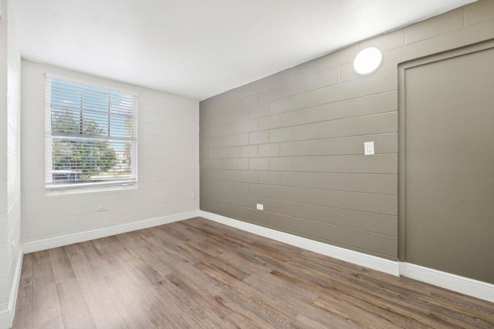Tampa Apartment: 2006 N Oregon Unit 101