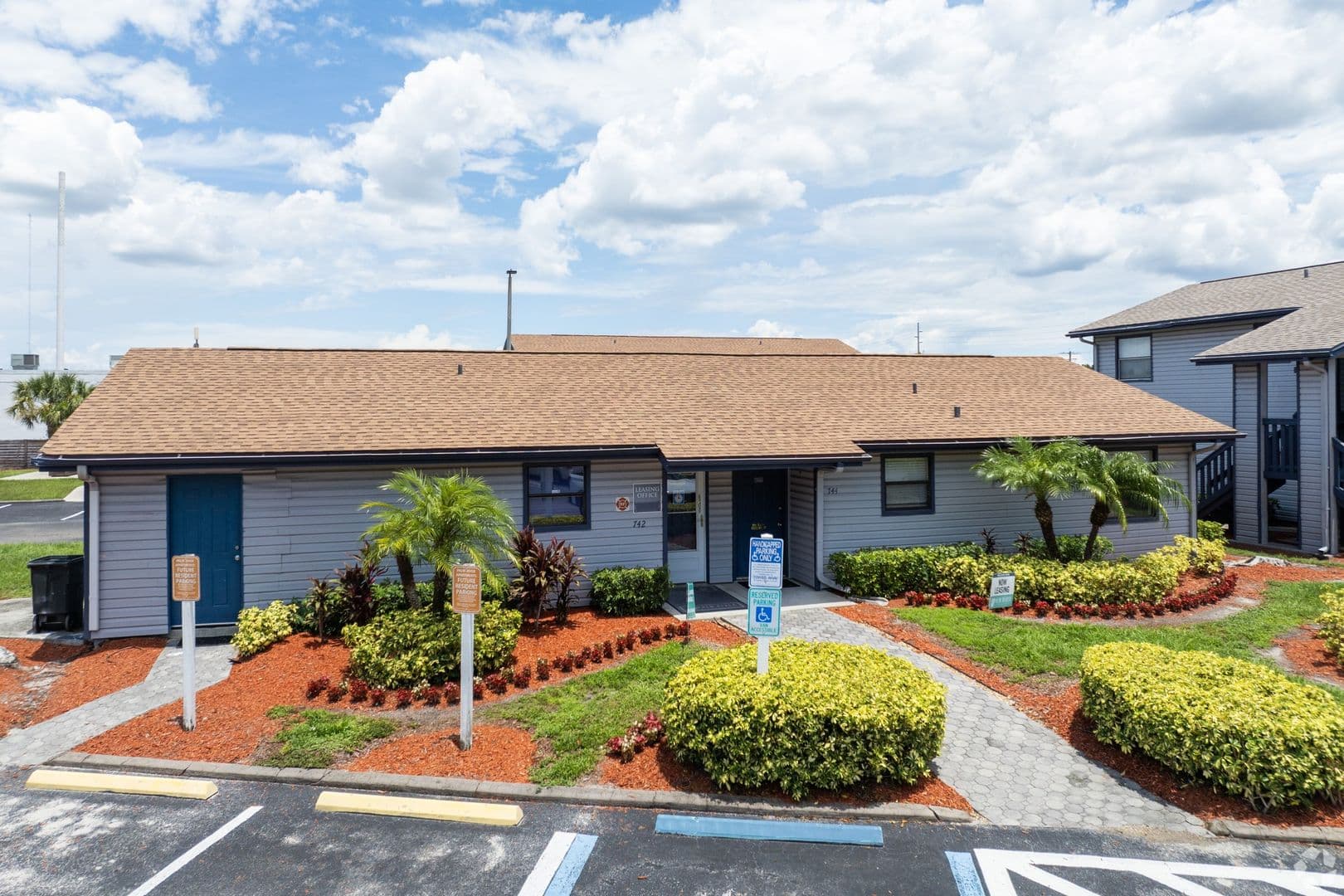 Tampa Apartment: 742 Palm Bay Dr.