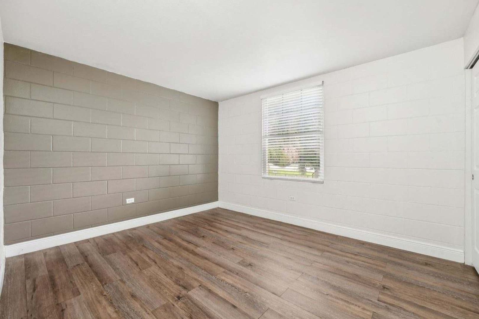 Tampa Apartment: 2006 N Oregon Unit 101