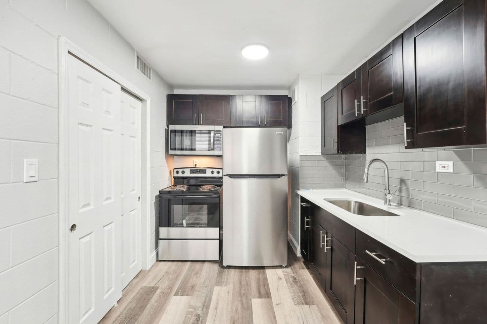 Tampa Apartment: 2006 N Oregon Unit 101