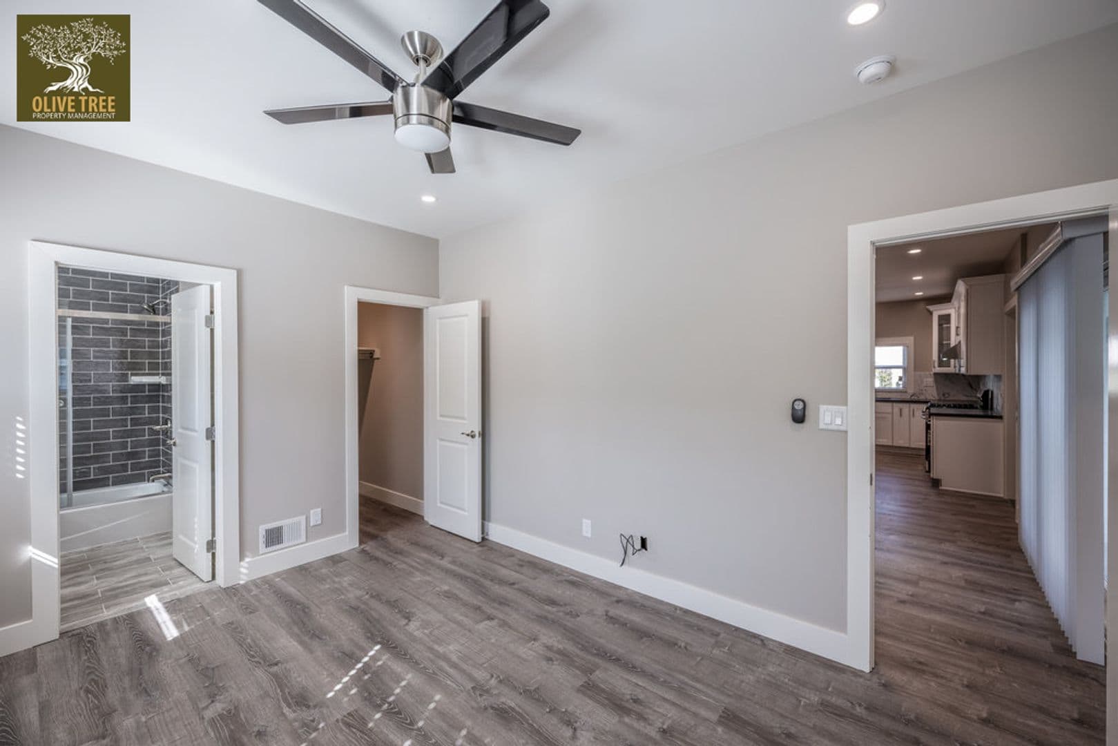 Monrovia Apartment: 160-164 N. Myrtle Ave