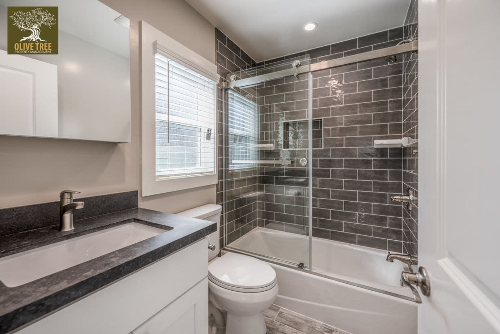 Monrovia Apartment: 160-164 N. Myrtle Ave