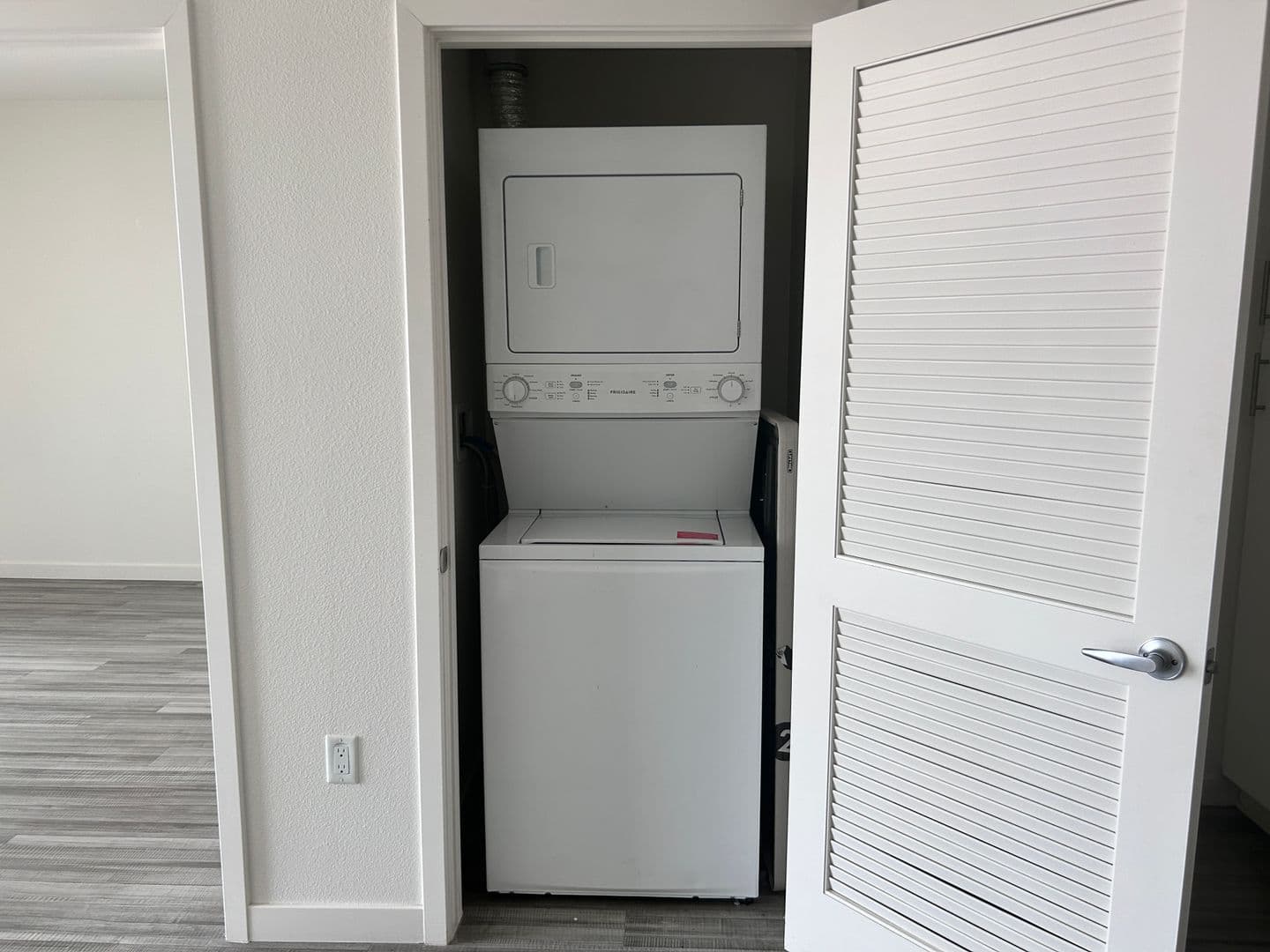 Los Angeles Apartment: 706 N Alvarado Street