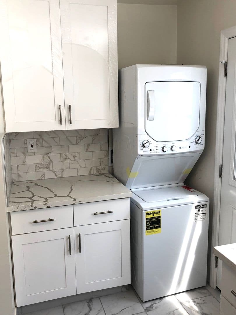 Los Angeles Apartment: 6678-88 DE LONGPRE AVE.