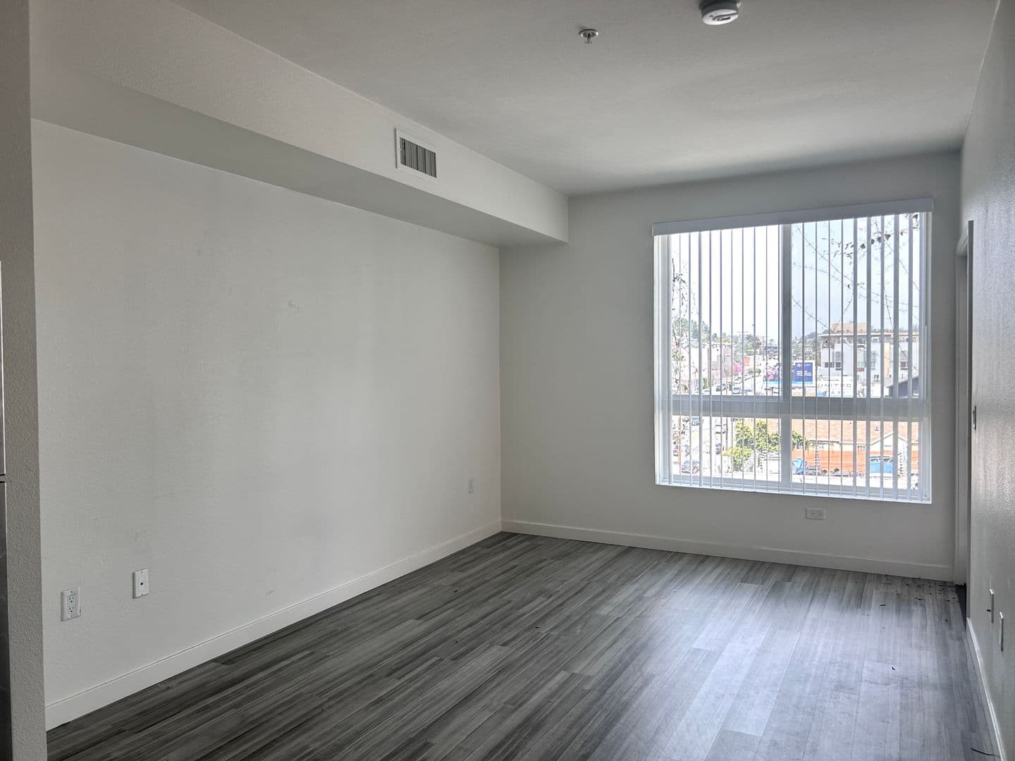 Los Angeles Apartment: 706 N Alvarado Street