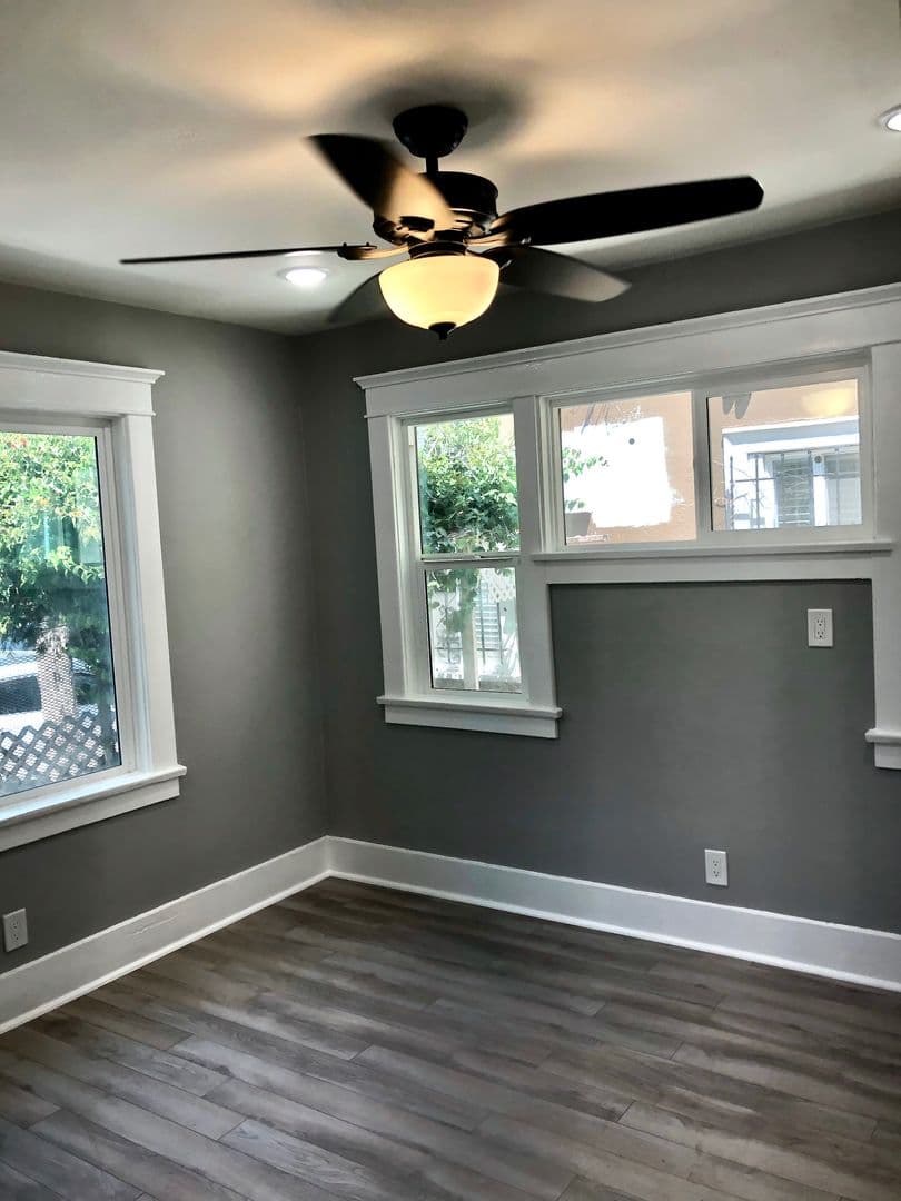 Los Angeles Apartment: 6678-88 DE LONGPRE AVE.