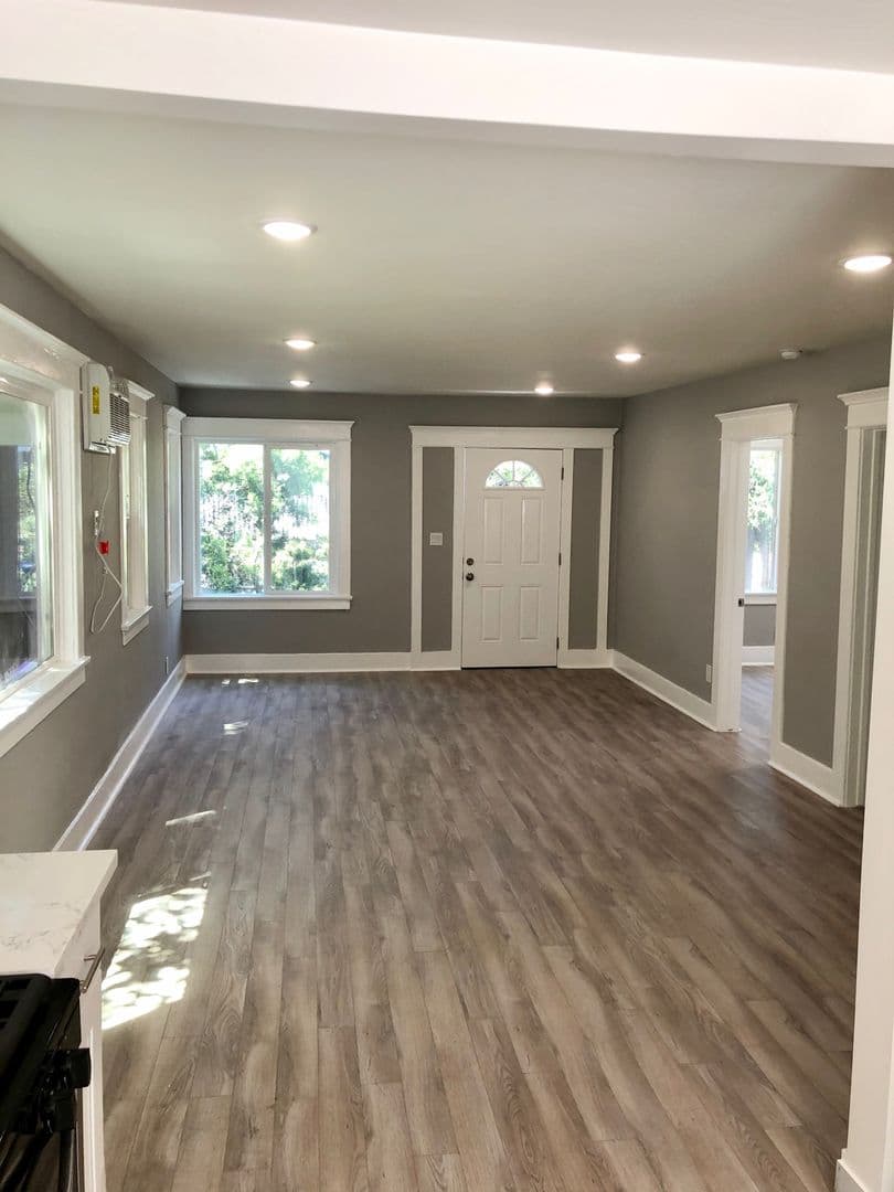 Los Angeles Apartment: 6678-88 DE LONGPRE AVE.