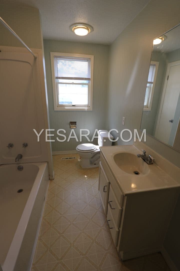 Burlington Apartment: 1021 N 6th St
