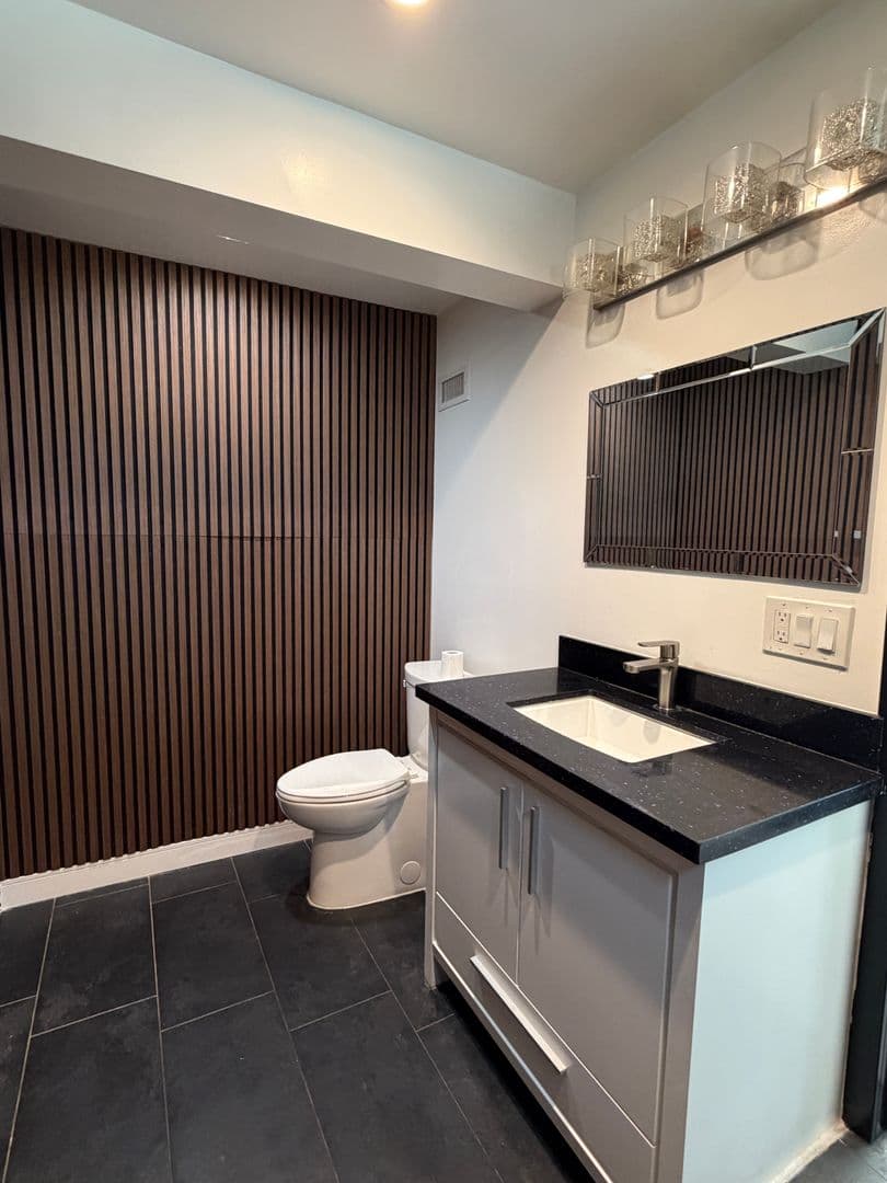 Sun Valley Apartment: 9040 Wildwood Ave