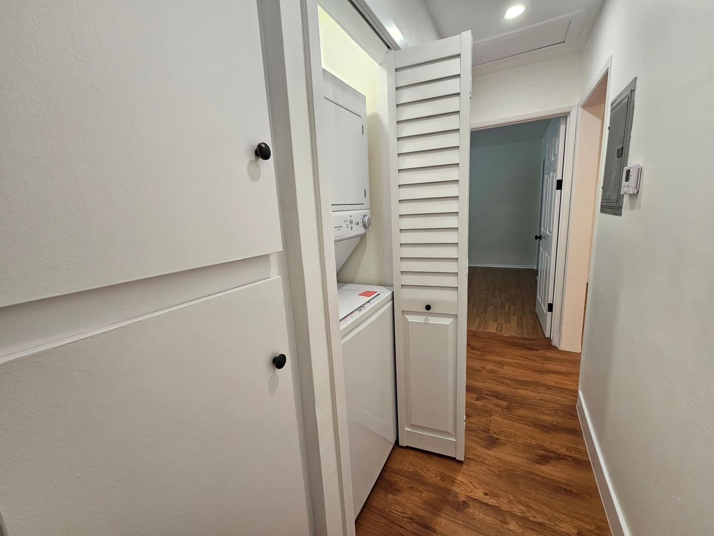 Burbank Apartment: 561 East Orange Grove Avenue