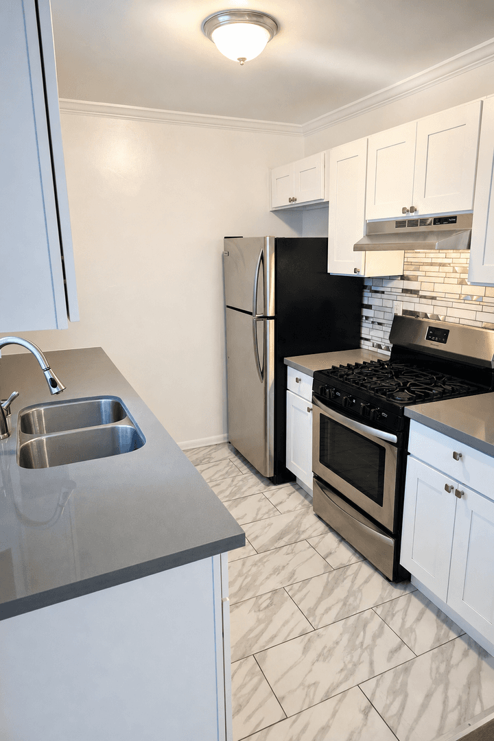 Sherman Oaks Apartment: 5017-5021 Buffalo Ave