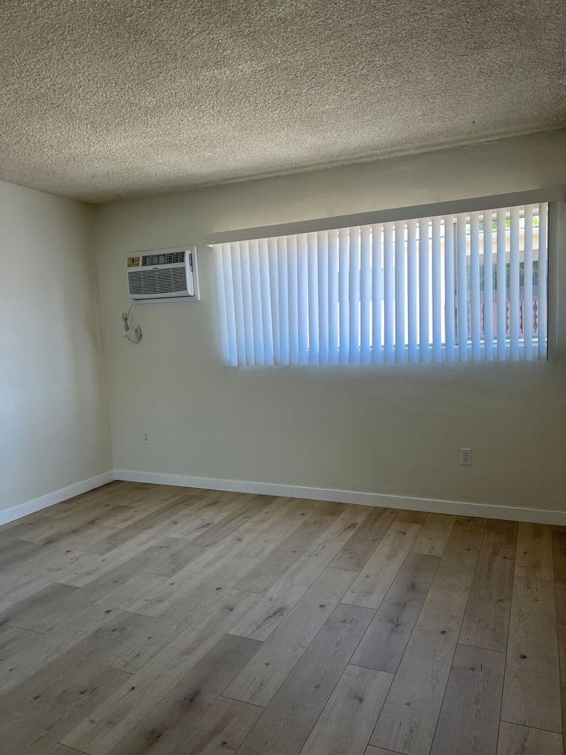 Northridge Apartment: 18561 Prairie St