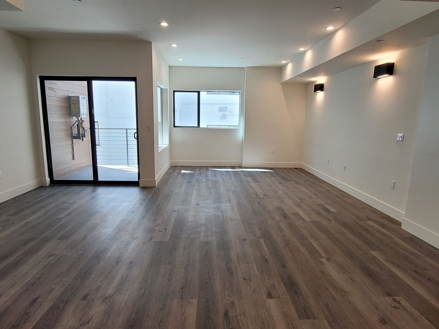 Los Angeles Apartment: 862 Moraga Dr.