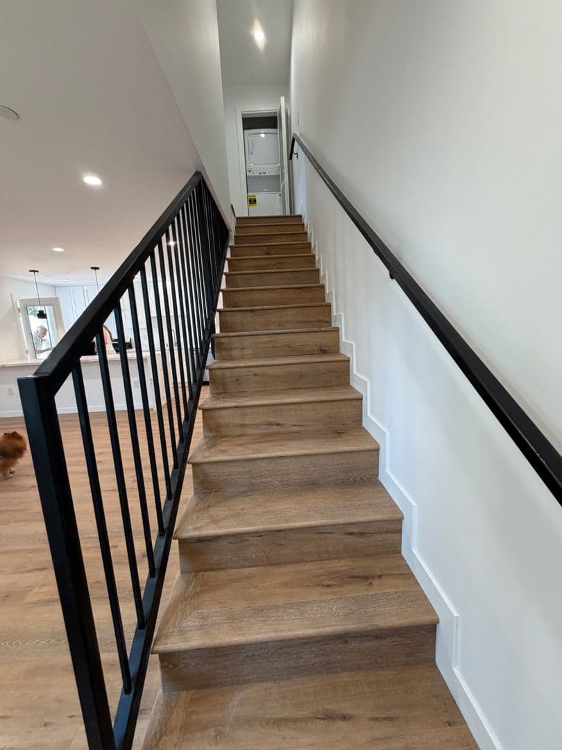 West Hills Apartment: 6858-6860 Shoup Ave