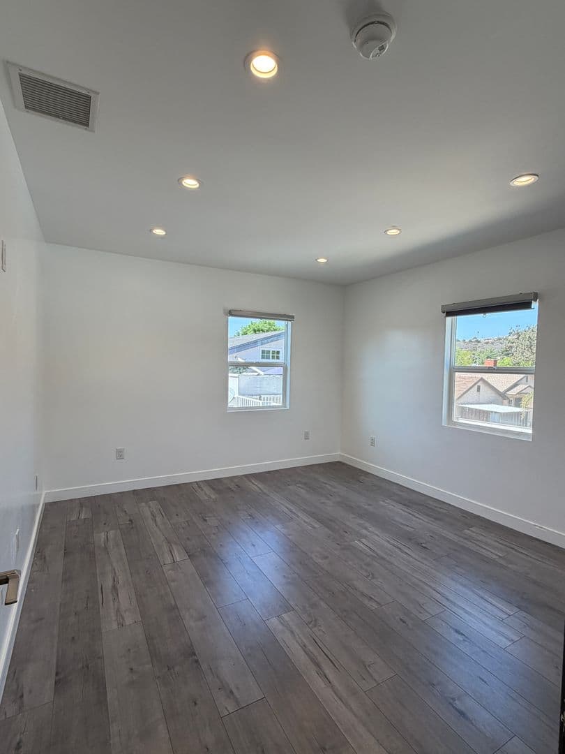 Sun Valley Apartment: 9040 Wildwood Ave