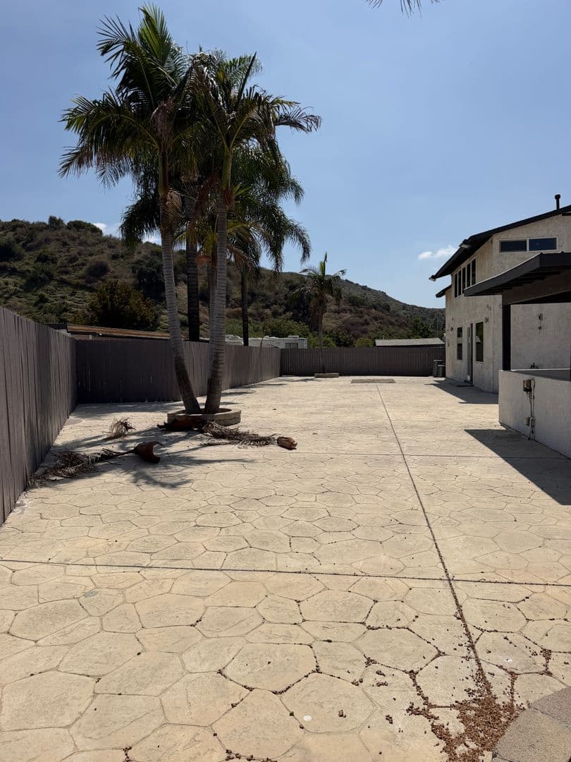 Sun Valley Apartment: 9040 Wildwood Ave