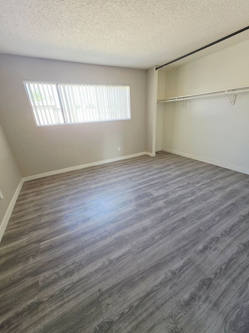 Northridge Apartment: 18521 Prairie St