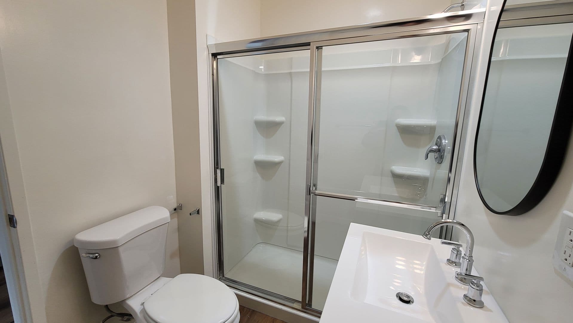 Van Nuys Apartment: 7461 Hazeltine Ave