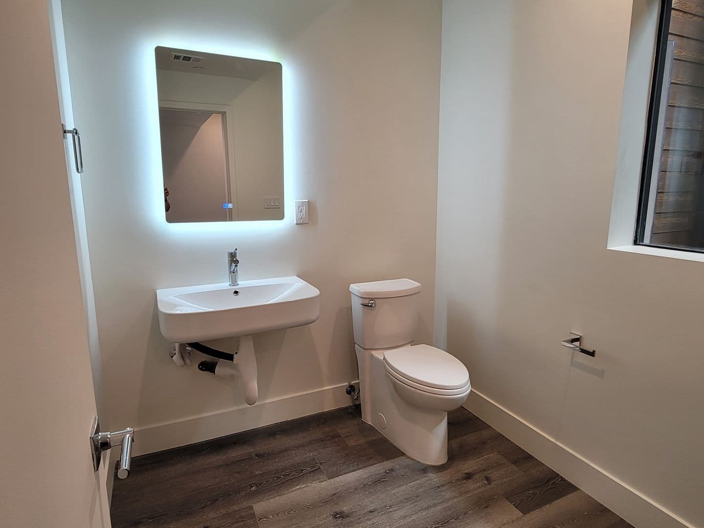 Los Angeles Apartment: 862 Moraga Dr.