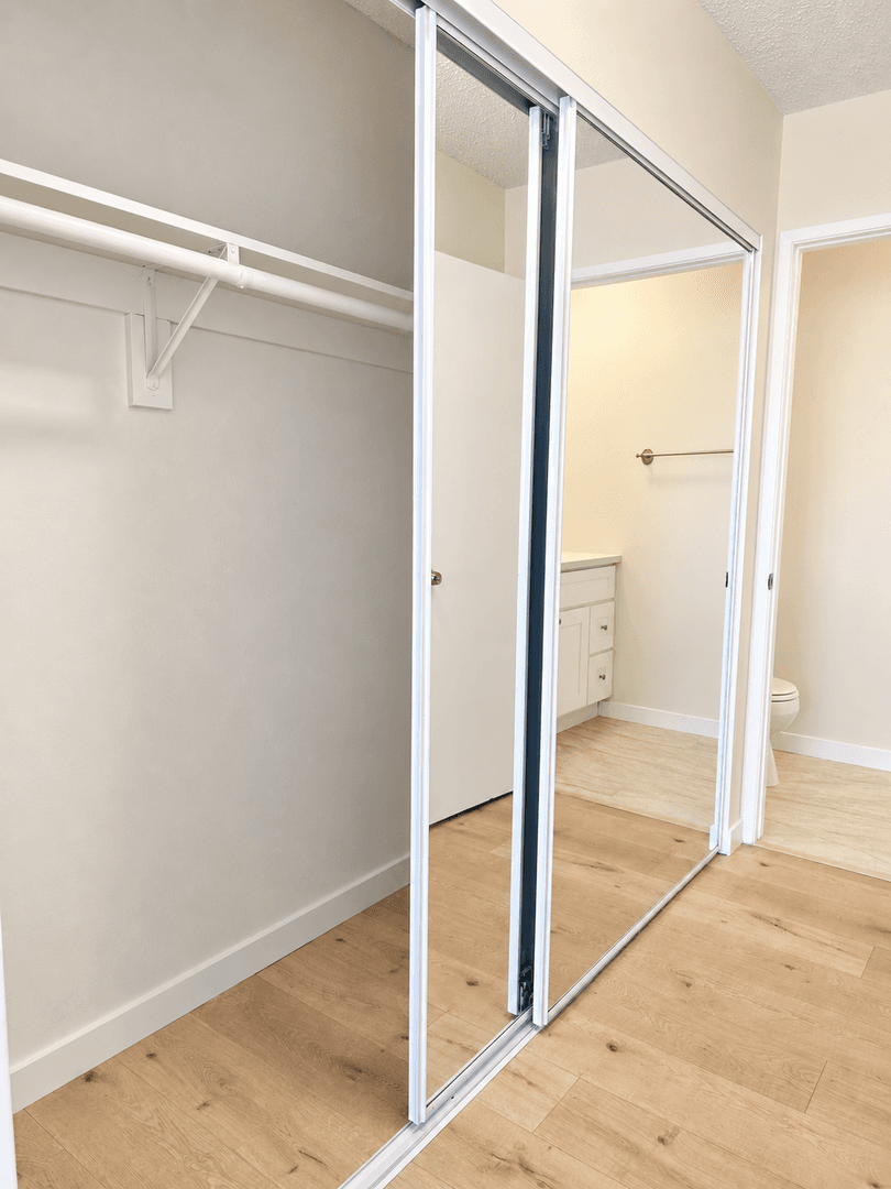 Northridge Apartment: 18521 Prairie St
