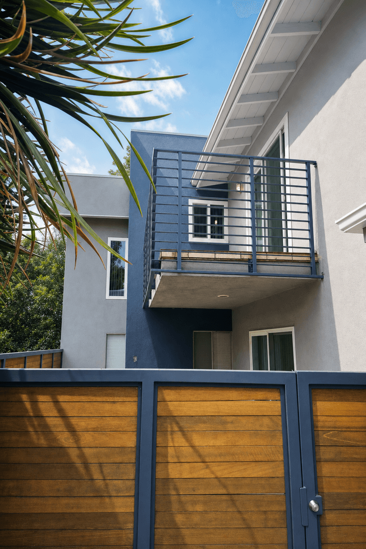 Sherman Oaks Apartment: 5017-5021 Buffalo Ave