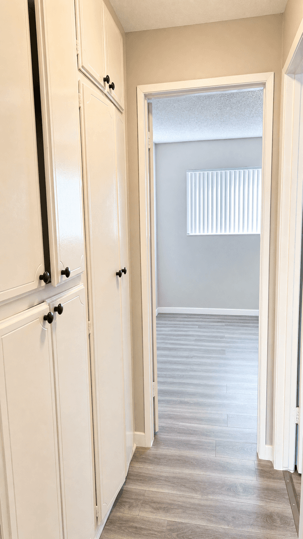 Northridge Apartment: 18521 Prairie St