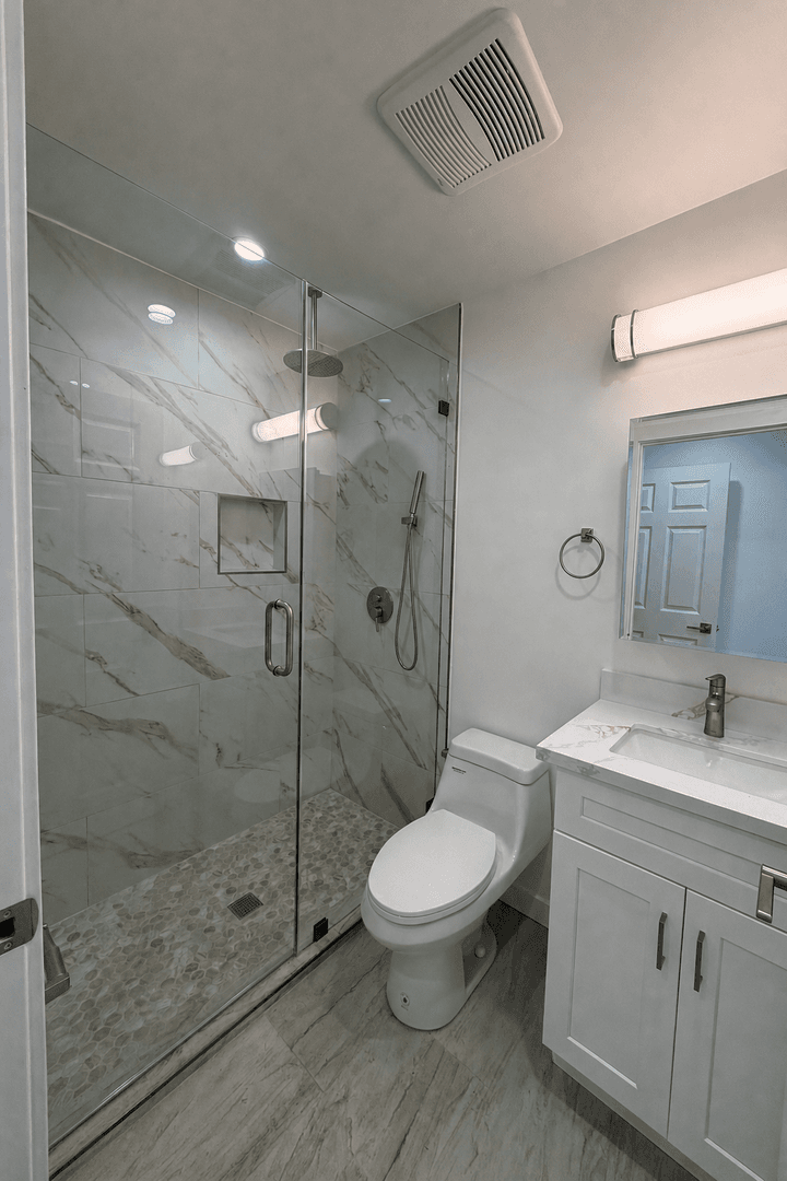 West Hills Apartment: 6858-6860 Shoup Ave